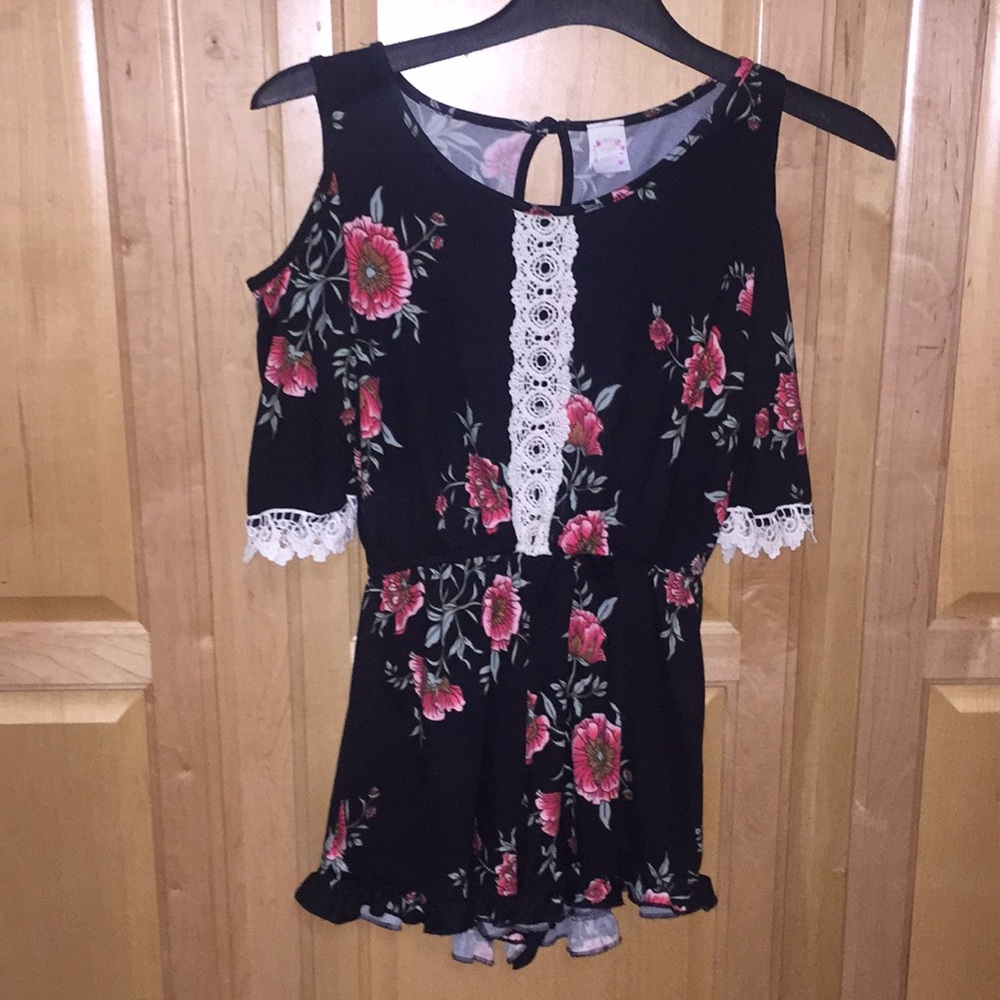 💲SOLD💲 size 12 Flowers & Lace romper